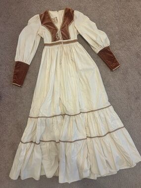 Gunne Sax by Jessica McClintock Vintage Ivory Peasant Dress with Velvet Accents